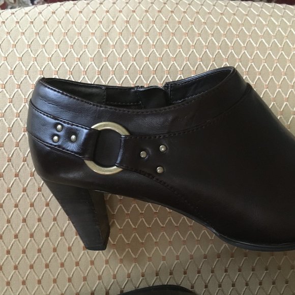 Liz Claiborne Brown Ankle bootie Size 8 1/2 w - Picture 5 of 11